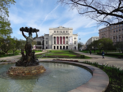 20150505 25 Riga - National Opera (Sjaak Kempe)  [flickr.com]  CC BY 
Informations sur les licences disponibles sous 'Preuve des sources d'images'
