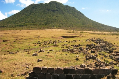 The Quill dormant volcano on St. Eustatius seen from the remains of Battery St. Louis (Walter Hellebrand)  CC BY-SA 
Informations sur les licences disponibles sous 'Preuve des sources d'images'