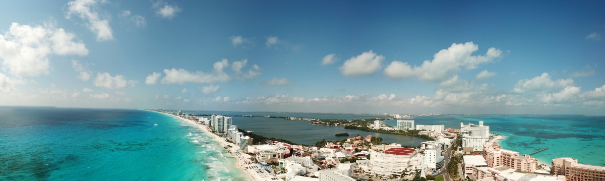 Panoramablick über die Hotelzone und den Strand von Cancun (Daniel Lorig) Copyright Licensing information available under 'Proof of Image Sources'