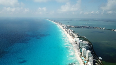 Blick über den Strand von Cancun (Daniel Lorig)  Copyright 
Informations sur les licences disponibles sous 'Preuve des sources d'images'