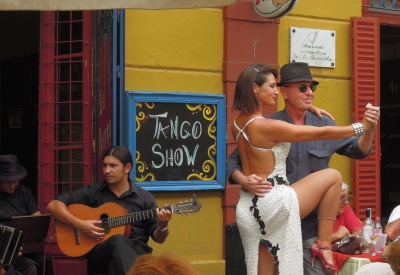 Argentina (La Boca)-Tango show [Explored, 12/07/2015] (Güldem Üstün)  [flickr.com]  CC BY 
Informations sur les licences disponibles sous 'Preuve des sources d'images'