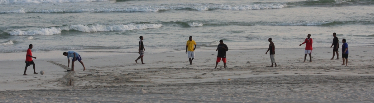 Beach football (Chris Price)  [flickr.com]  CC BY-ND 
Informations sur les licences disponibles sous 'Preuve des sources d'images'