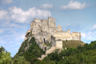 Beckovský hrad (Klearchos Kapoutsis)  [flickr.com]  CC BY 
Informations sur les licences disponibles sous 'Preuve des sources d'images'