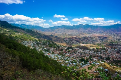Blue Skies over Tegucigalpa, Honduras (Nan Palmero)  [flickr.com]  CC BY 
Informations sur les licences disponibles sous 'Preuve des sources d'images'