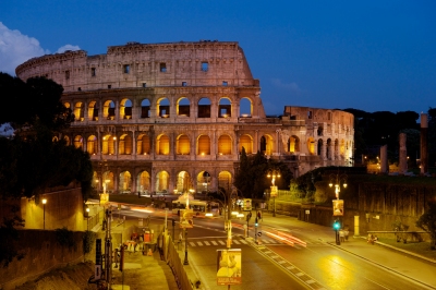 Coliseum at dusk (Larry Johnson)  [flickr.com]  CC BY 
Informations sur les licences disponibles sous 'Sources d'images'