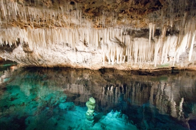 Crystal cave (Andrew Malone)  [flickr.com]  CC BY 
Informations sur les licences disponibles sous 'Preuve des sources d'images'