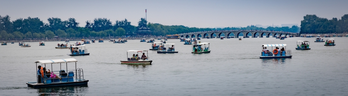 Kunming Lake and Seventeen-Arch Bridge, Summer Palace (Thomas  Bächinger)  [flickr.com]  CC BY-SA 
Informations sur les licences disponibles sous 'Preuve des sources d'images'