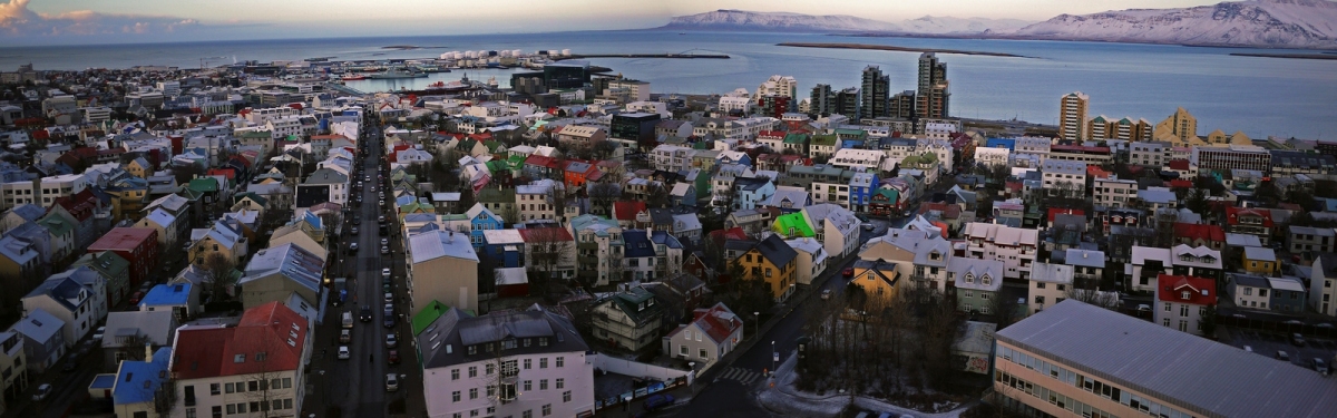 Pano over Reykjavik (Elizabeth Ellis)  [flickr.com]  CC BY-SA 
Informations sur les licences disponibles sous 'Preuve des sources d'images'