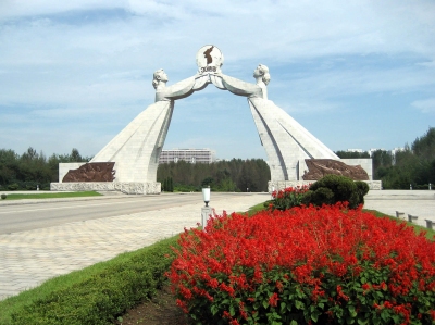 Reunification Arch, Pyongyang (David Stanley)  [flickr.com]  CC BY 
Informations sur les licences disponibles sous 'Preuve des sources d'images'