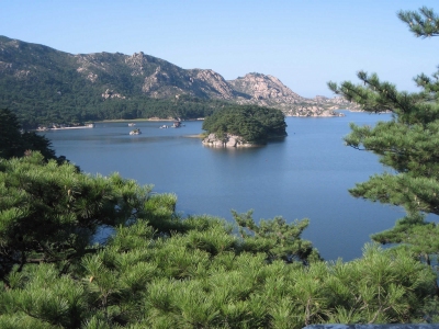 Samil Lake (David Stanley)  [flickr.com]  CC BY 
Informations sur les licences disponibles sous 'Preuve des sources d'images'