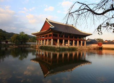 Seoul Gyeongbok Palace (Bridget Coila)  [flickr.com]  CC BY-SA 
Informations sur les licences disponibles sous 'Preuve des sources d'images'