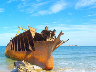 Shipwreck, Beach Near Lake Sijung, North Korea (yeowatzup)  [flickr.com]  CC BY 
Informations sur les licences disponibles sous 'Preuve des sources d'images'