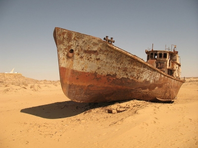 Stranded ship from Kazakhstan (Martijn.Munneke)  [flickr.com]  CC BY 
Informations sur les licences disponibles sous 'Preuve des sources d'images'