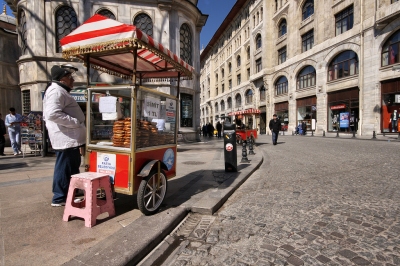 Street Vendors (Miguel Virkkunen Carvalho)  [flickr.com]  CC BY 
Informations sur les licences disponibles sous 'Preuve des sources d'images'