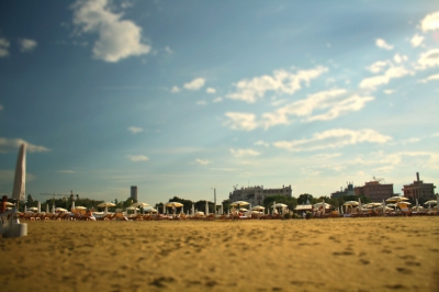 Summer at the Grand Hotel di Rimini (Giacomo Carena)  [flickr.com]  CC BY-ND 
Informations sur les licences disponibles sous 'Preuve des sources d'images'