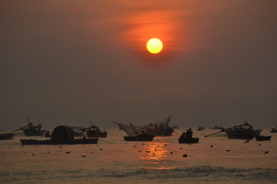 Sunrise on Eastern Sea, Vietnam (Loi Nguyen Duc)  [flickr.com]  CC BY 
Informations sur les licences disponibles sous 'Preuve des sources d'images'