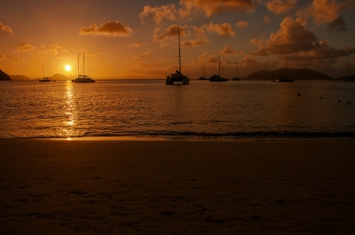 Sunset at Cane Garden Bay - British Virgin Islands (bvi4092)  [flickr.com]  CC BY 
Informations sur les licences disponibles sous 'Preuve des sources d'images'