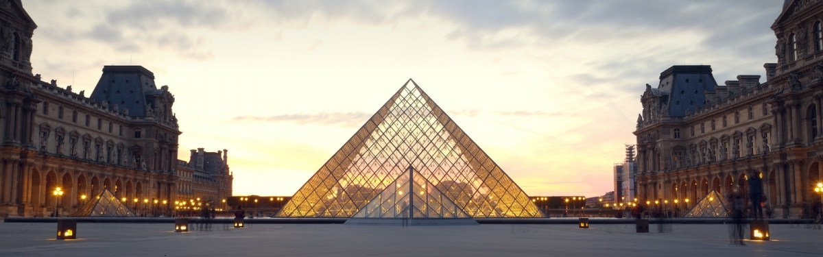 Sunset at Louvre pyramid (Gael Varoquaux)  [flickr.com]  CC BY 
Informations sur les licences disponibles sous 'Preuve des sources d'images'