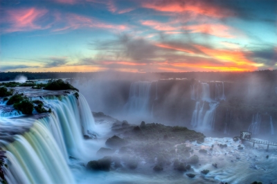 Sunset over Iguazu (SF Brit)  [flickr.com]  CC BY 
Informations sur les licences disponibles sous 'Sources d'images'
