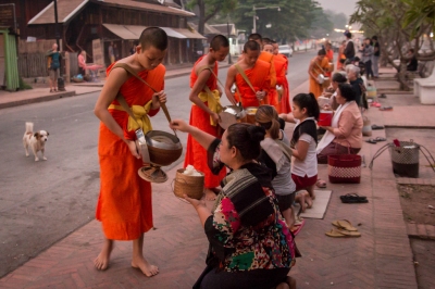 Tak bat à Luang Prabang. Laos (Thierry Leclerc)  [flickr.com]  CC BY-ND 
Informations sur les licences disponibles sous 'Preuve des sources d'images'