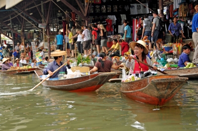 Thailand-3570B - Money flows like water.. (Dennis Jarvis)  [flickr.com]  CC BY-SA 
Informations sur les licences disponibles sous 'Preuve des sources d'images'