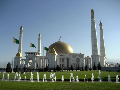 Turkmenbashi Ruhy Mosque (David Stanley)  [flickr.com]  CC BY 
Informations sur les licences disponibles sous 'Preuve des sources d'images'